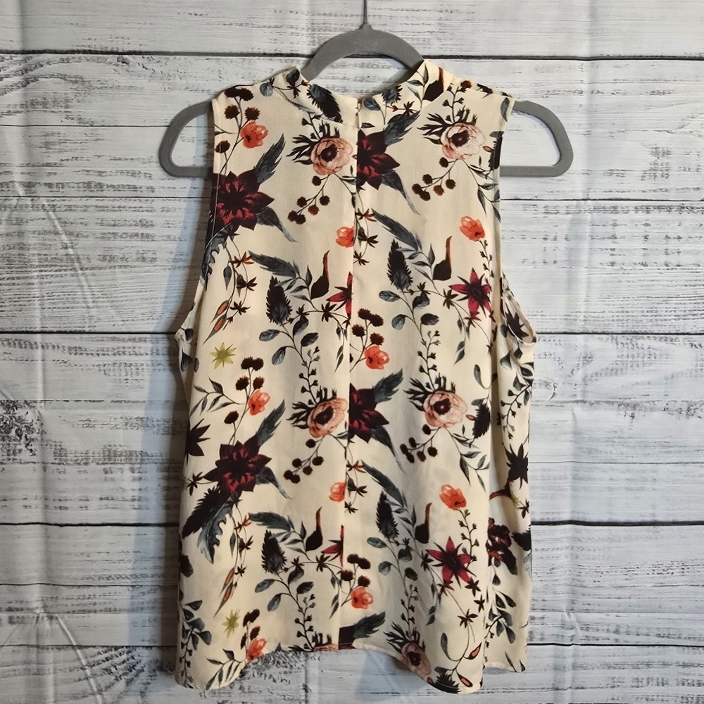 Carolina Belle beige and floral‎ casual sleeveless blouse. Womans size Large. - Picture 2 of 5